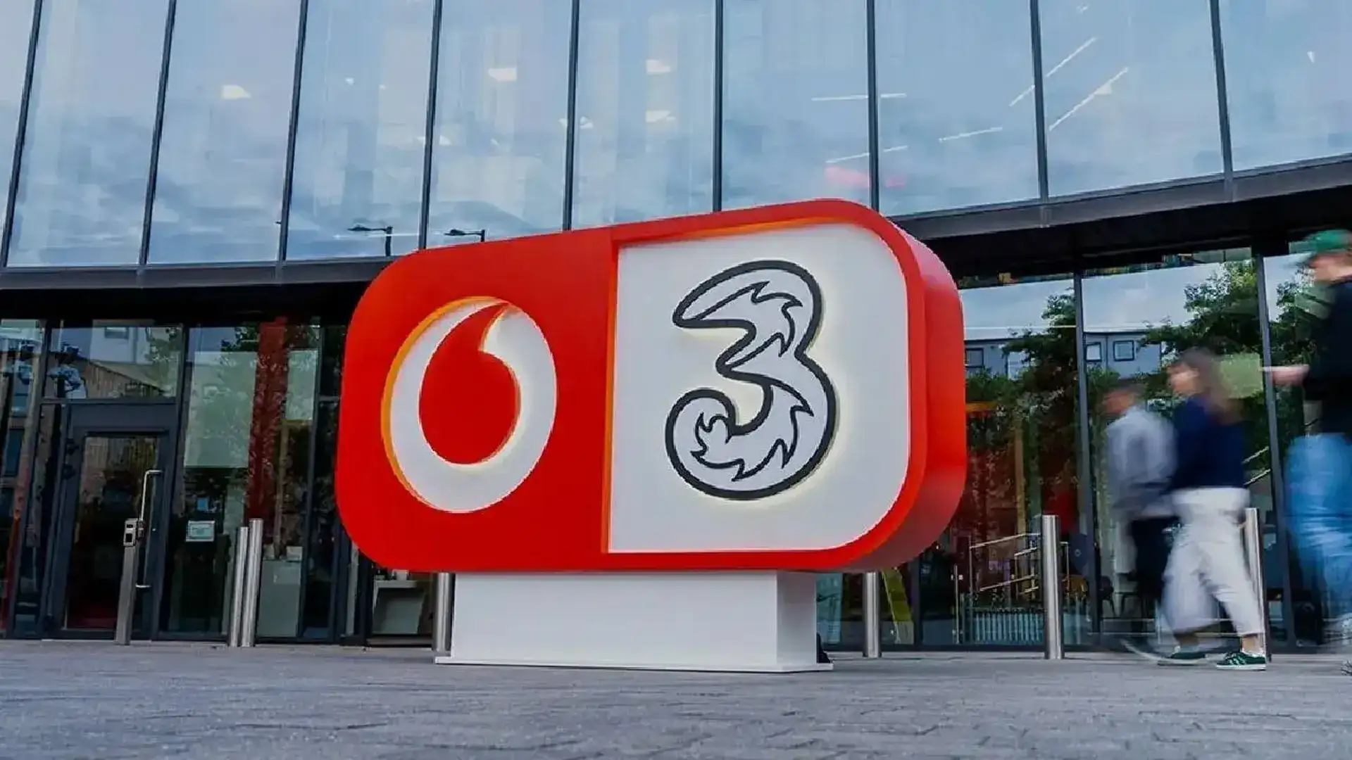 Milyarder İsim Vodafone'daki 5,4 Milyar Dolarlık Hissesini Satıyor